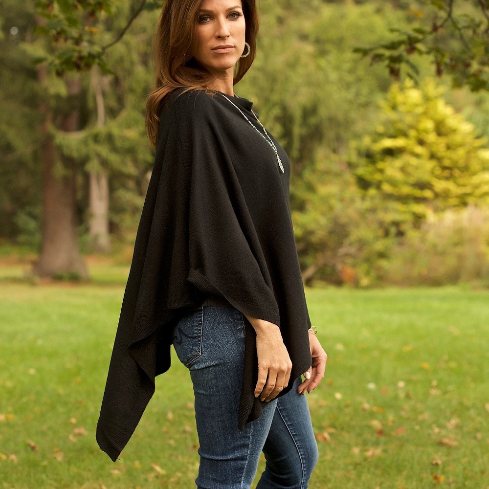 **NWT** . Black Shawl Topper